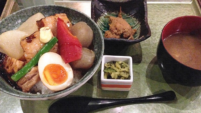 【表参道】新潟食楽園の角煮丼と志味津のとんかつと珈琲舎のパンケーキ