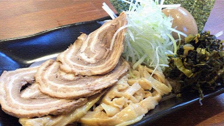 『湯島　春近』出汁の効いたつゆが旨い創作うどん「おざんざ」