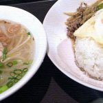 嬉し恥ずかし、ヅラネコのぽよんぽよんのお腹を公開中。