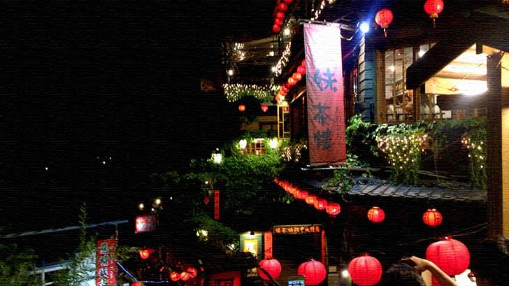 台北中心部⇔九份　赤提灯が美しい人気観光地へはバスを利用