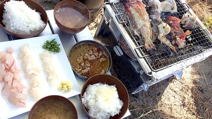 カワハギとオジサンの刺身に塩焼きBBQ釣りメシ!贅沢朝食@神津島 カワハギとオジサンの刺身に塩焼きBBQ釣りメシ!贅沢朝食@神津島