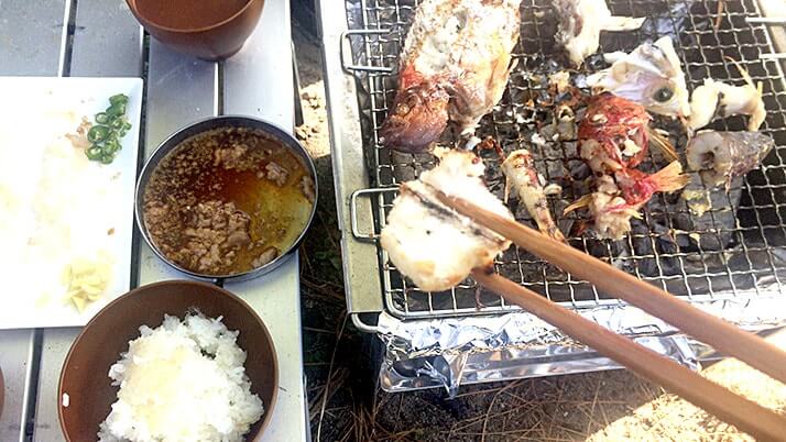 カワハギとオジサンの刺身に塩焼きBBQ釣りメシ!贅沢朝食@神津島 カワハギとオジサンの刺身に塩焼きBBQ釣りメシ!贅沢朝食@神津島