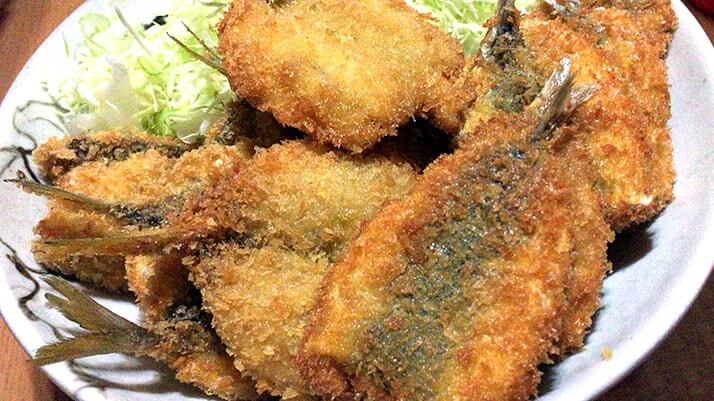 釣ったアジとウルメイワシをフライに!釣った魚で絶品釣りメシ! 釣ったアジとウルメイワシをフライに!釣った魚で絶品釣りメシ!