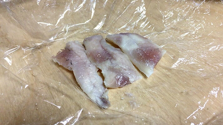 釣ったウルメイワシで手毬寿司に巻き寿司!刺身に天ぷらもつけたフルコース! 釣ったウルメイワシで手毬寿司に巻き寿司!刺身に天ぷらもつけたフルコース!