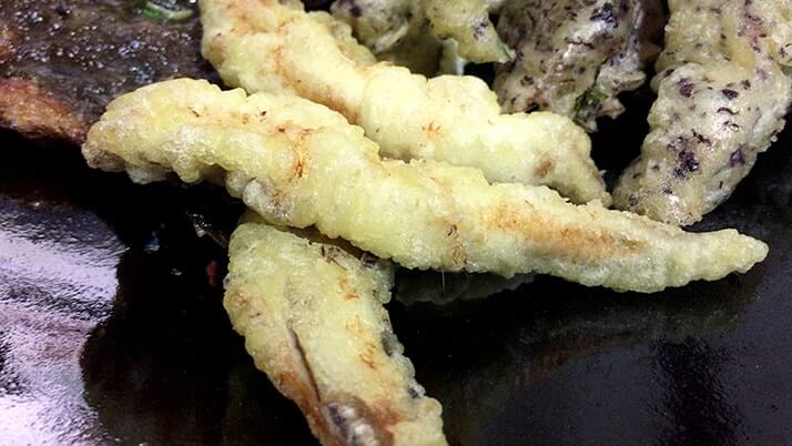 釣ったウルメイワシで手毬寿司に巻き寿司!刺身に天ぷらもつけたフルコース! 釣ったウルメイワシで手毬寿司に巻き寿司!刺身に天ぷらもつけたフルコース!