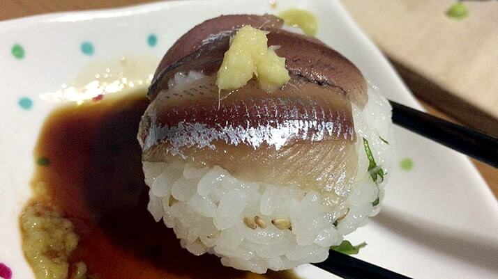 釣ったウルメイワシで手毬寿司に巻き寿司!刺身に天ぷらもつけたフルコース! 釣ったウルメイワシで手毬寿司に巻き寿司!刺身に天ぷらもつけたフルコース!
