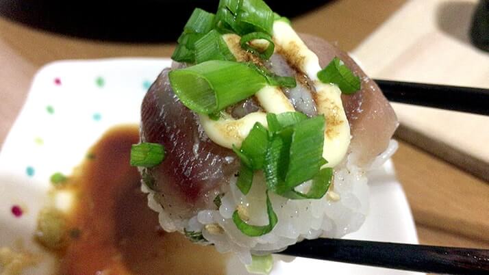釣ったウルメイワシで手毬寿司に巻き寿司!刺身に天ぷらもつけたフルコース! 釣ったウルメイワシで手毬寿司に巻き寿司!刺身に天ぷらもつけたフルコース!