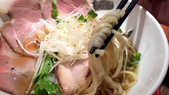 拳ラーメン|京都でラーメン食べるなら実力派の濃(こい)と淡(あわ)!