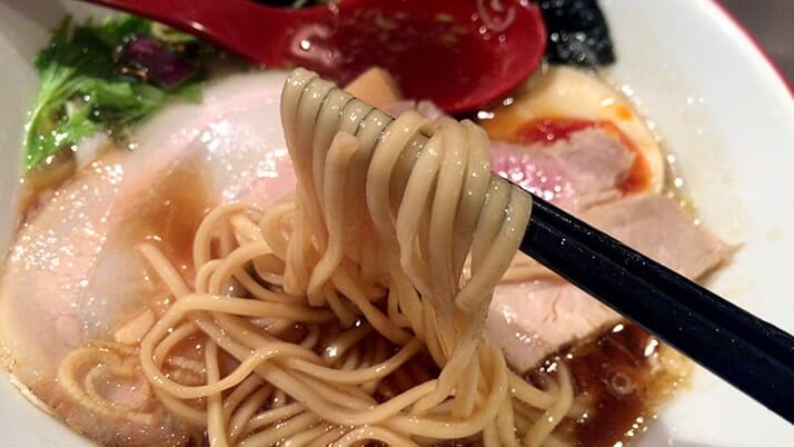 拳ラーメン|京都でラーメン食べるなら実力派の濃(こい)と淡(あわ)!