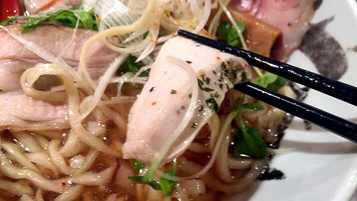 拳ラーメン|京都でラーメン食べるなら実力派の濃(こい)と淡(あわ)!