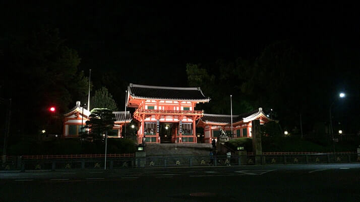 京都「八坂神社」全国に数千ある神社の総本社"祇園さん"の夜を訪ねる