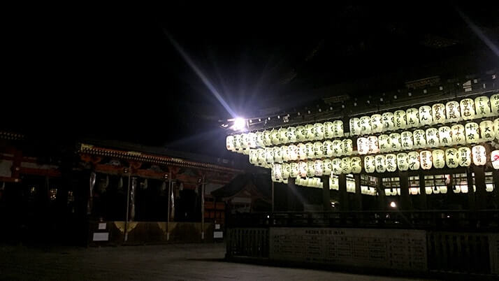 京都「八坂神社」全国に数千ある神社の総本社"祇園さん"の夜を訪ねる