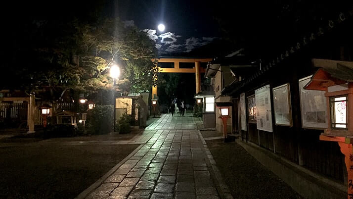 京都「八坂神社」全国に数千ある神社の総本社"祇園さん"の夜を訪ねる