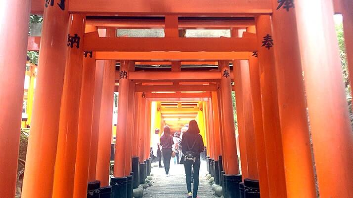 京都「伏見稲荷大社」無数の鳥居でいっぱいのパワースポット！