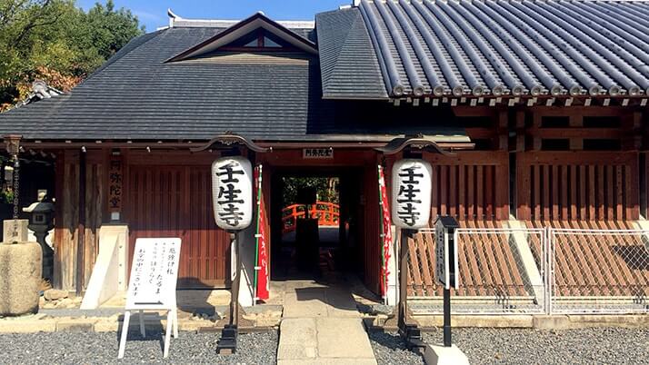 新選組ゆかりの寺「壬生寺」京都で新選組隊士の墓のある壬生塚へ