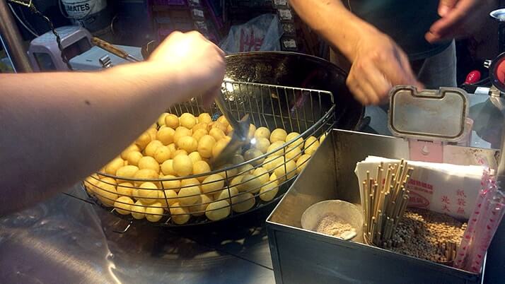 台湾の食べ歩き定番スイーツ「QQ蛋」がハマる!【台北旅行】