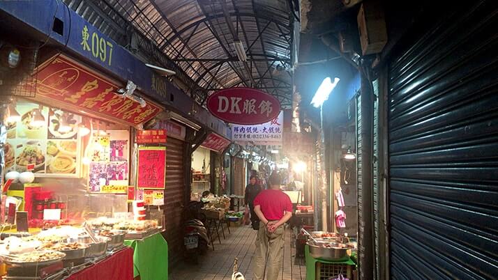 千と千尋の料理？ローカルな東三水街市場で肉圓と鹹湯圓【台湾旅行】