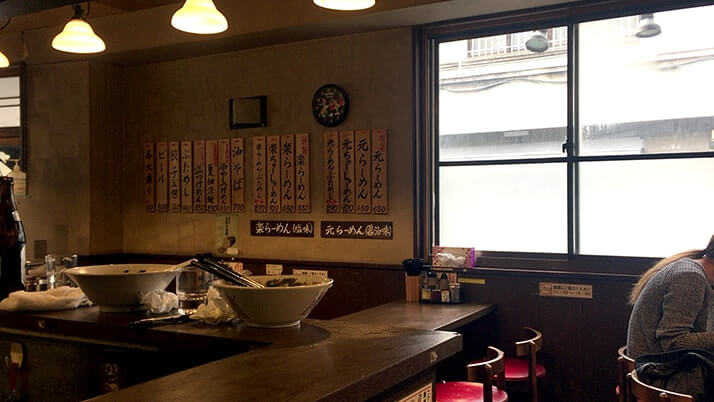 元楽総本店|蔵前のラーメン店で背脂たっぷり特製元らーめん