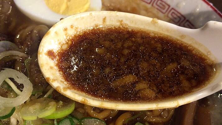 元楽総本店|蔵前のラーメン店で背脂たっぷり特製元らーめん