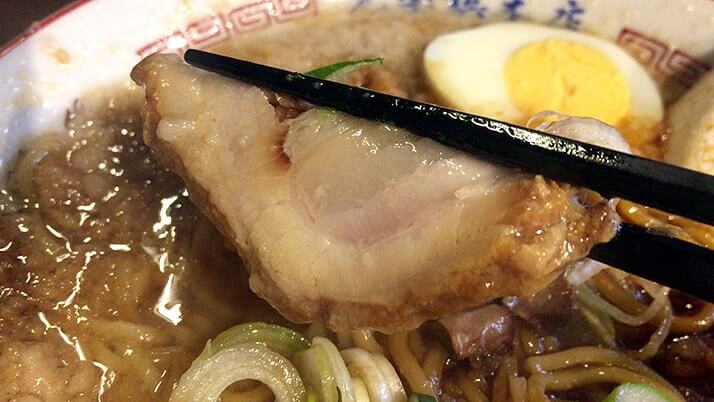 元楽総本店|蔵前のラーメン店で背脂たっぷり特製元らーめん