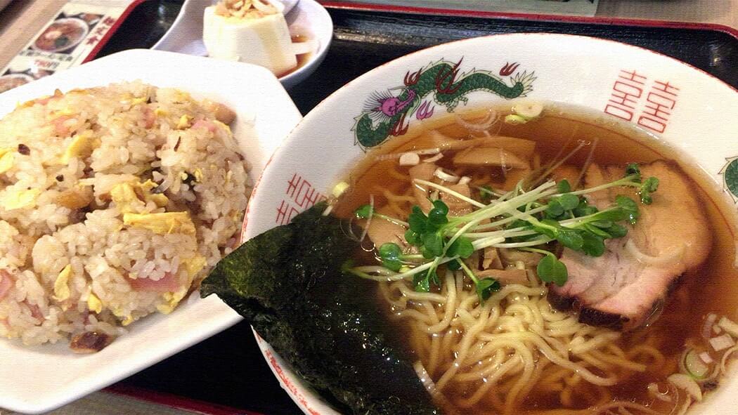 東名高速「鮎沢PA（下り）」の山小屋食堂で朝食かけそば