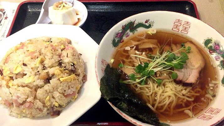 飲んだ後の中華は最高！有楽町の謝謝ラーメンでチャーハン＋半ラーメンセット