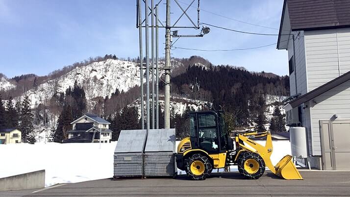 背の丈ほどの雪が残る津南町の信濃川沿いを散歩【新潟旅行】