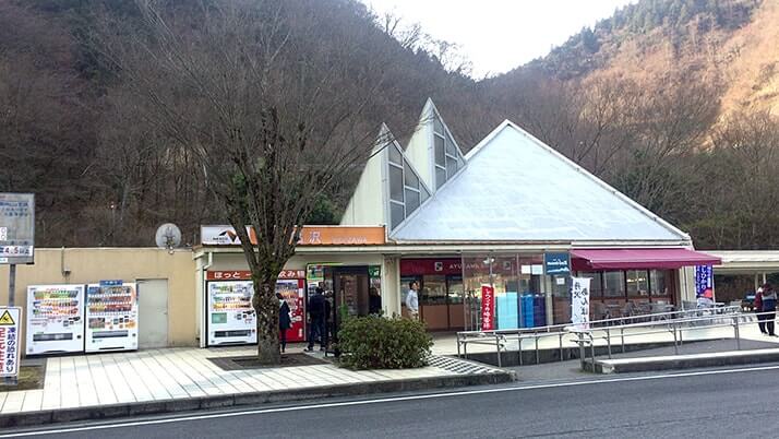 東名高速「鮎沢PA(下り)」の山小屋食堂で朝食かけそば