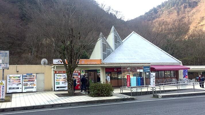 東名高速「鮎沢PA（下り）」の山小屋食堂で朝食かけそば