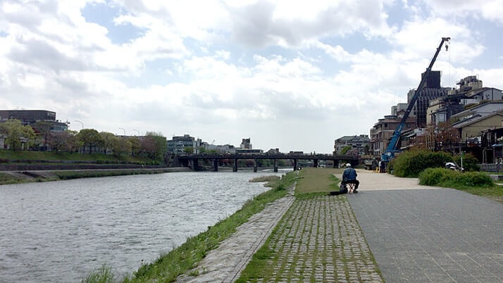 京都でレンタサイクル！えむじかで自転車を借りて鴨川沿いをサイクリング！