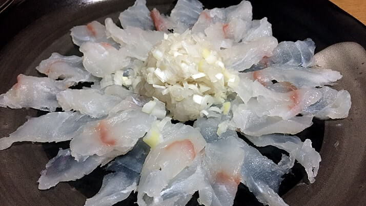 釣ったヒラメの薄造り・潮汁と小サバの天ぷら…〆はヒラメ茶漬け! 釣ったヒラメの薄造り・潮汁と小サバの天ぷら…〆はヒラメ茶漬け!