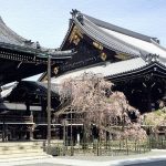 京都「本山佛光寺」境内にデザインストアがある古と新が融合する寺