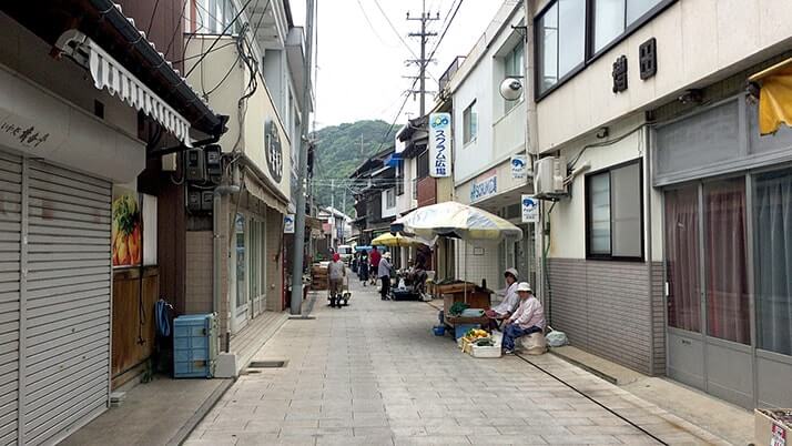 呼子朝市（日本三大朝市）へ！朝市周辺の見所や駐車場情報【佐賀旅行】