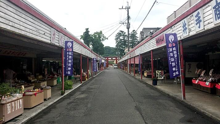 佐賀県鹿島市にある祐徳稲荷神社へ｜無料駐車場や商店街について