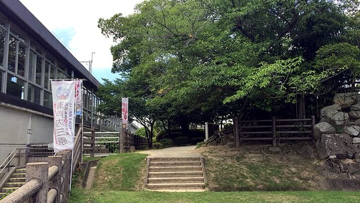 三原城跡｜駅と一体化!?浮城とも呼ばれた城跡は三原駅横にあり【広島三原旅】