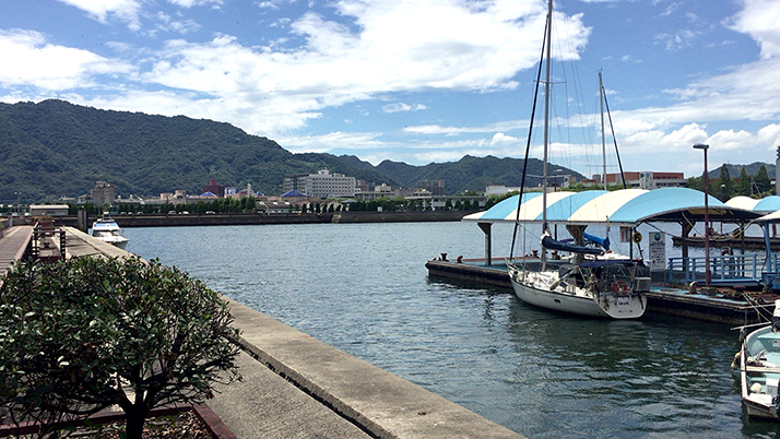 三原駅から徒歩5分！船に乗らずとも三原港で眺める海は◎【広島三原旅】