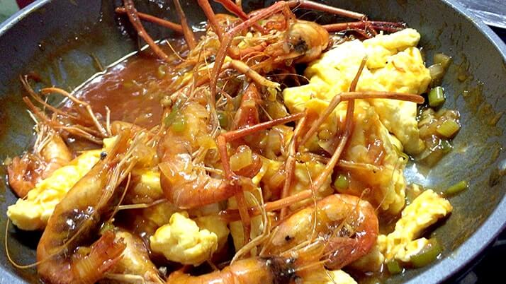釣ったテナガエビでエビチリ!一度素揚げにすると殻付きでも旨い! 釣ったテナガエビでエビチリ!一度素揚げにすると殻付きでも旨い!