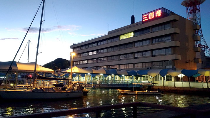 三原駅から徒歩5分！船に乗らずとも三原港で眺める海は◎【広島三原旅】