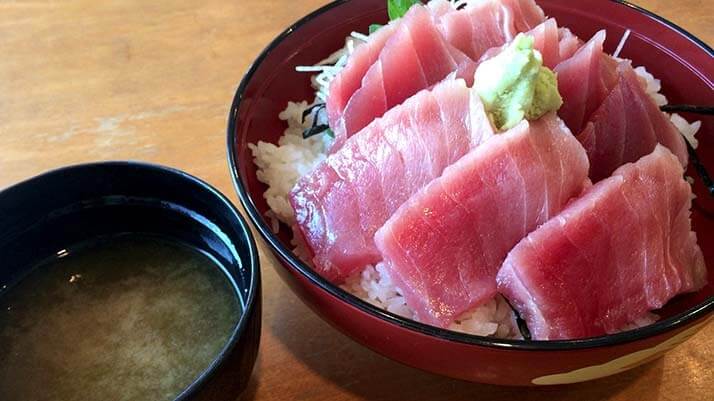 「グルメ館 豊魚」のまぐろ丼が絶品でほっぺた落ちそう（神奈川県三浦市）