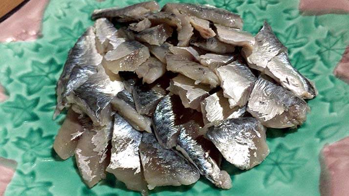 釣ったケンサキイカを捌いて絶品刺身!鯖・アジはしめ鯖と干物にして釣りメシ 釣ったケンサキイカを捌いて絶品刺身!鯖・アジはしめ鯖と干物にして釣りメシ