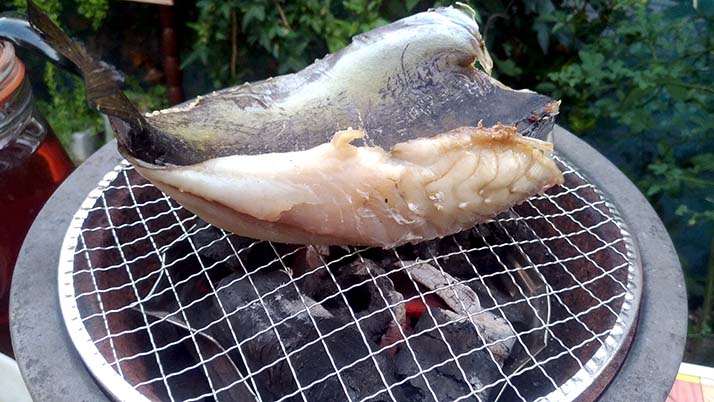 釣りでもらったアイゴと石鯛の干物!炭火で焼いて食せば旨い! 釣りでもらったアイゴと石鯛の干物!炭火で焼いて食せば旨い!
