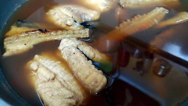 釣ったアナゴで煮穴子と白焼きのあいのせ重!ショウジンガニとカワハギの味噌汁も 釣ったアナゴで煮穴子と白焼きのあいのせ重!ショウジンガニとカワハギの味噌汁も
