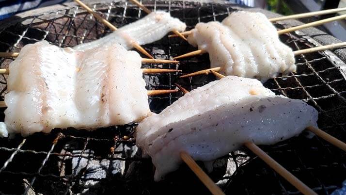釣ったアナゴで煮穴子と白焼きのあいのせ重!ショウジンガニとカワハギの味噌汁も 釣ったアナゴで煮穴子と白焼きのあいのせ重!ショウジンガニとカワハギの味噌汁も