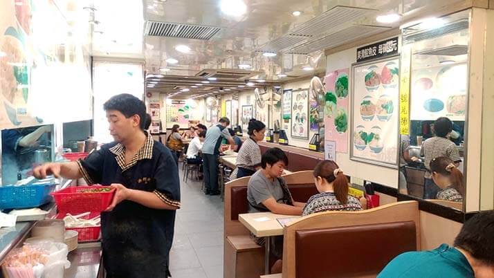 洪利粥店茶餐廳｜地元民と肩を並べて粥に麺！安旨で連日利用【香港旅】