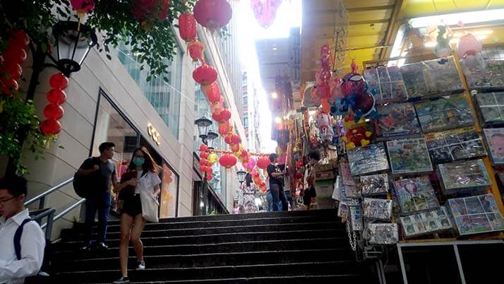 香港島の中環・上環付近を散策！夜はビルのライトアップをスターフェリーから