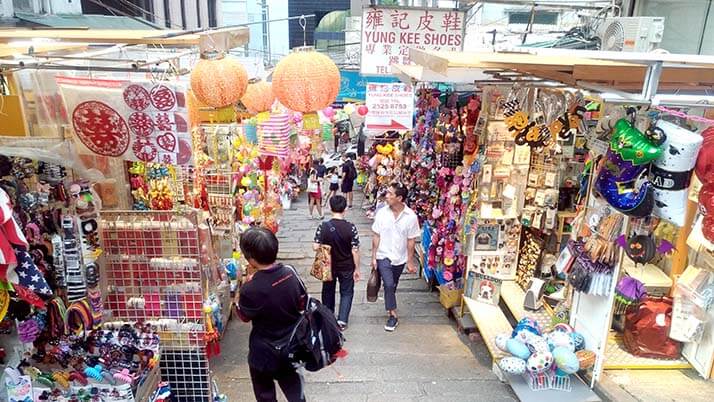 香港島の中環・上環付近を散策！夜はビルのライトアップをスターフェリーから