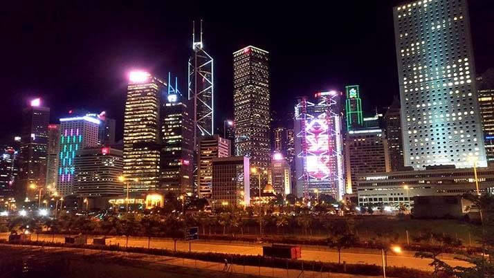 香港島の中環・上環付近を散策！夜はビルのライトアップをスターフェリーから