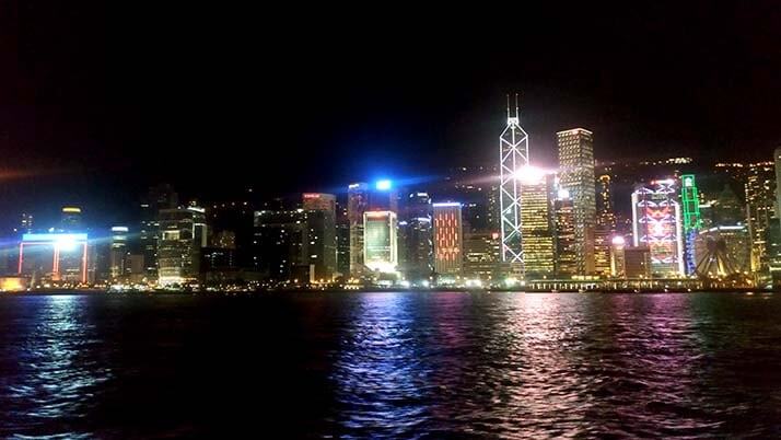 香港島の中環・上環付近を散策！夜はビルのライトアップをスターフェリーから