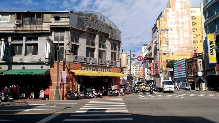 台中第二市場にある人気店「山河魯肉飯」で魯肉飯に肉燥飯！！