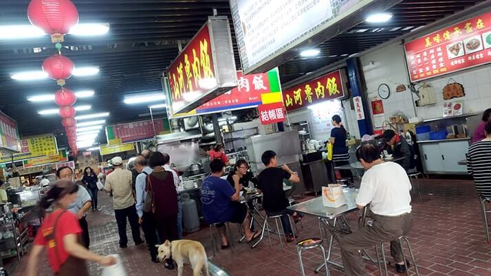 台中第二市場にある人気店「山河魯肉飯」で魯肉飯に肉燥飯！！